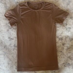 Skims Short Sleeve Crew Tee in Brown